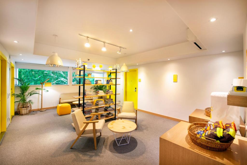 Bloomrooms @ Janpath,Connaught Place,3 star