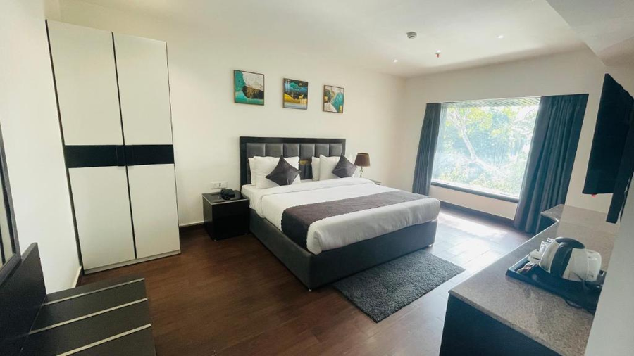 Saltstayz Select - Malcha & Chankyapuri,,3 star